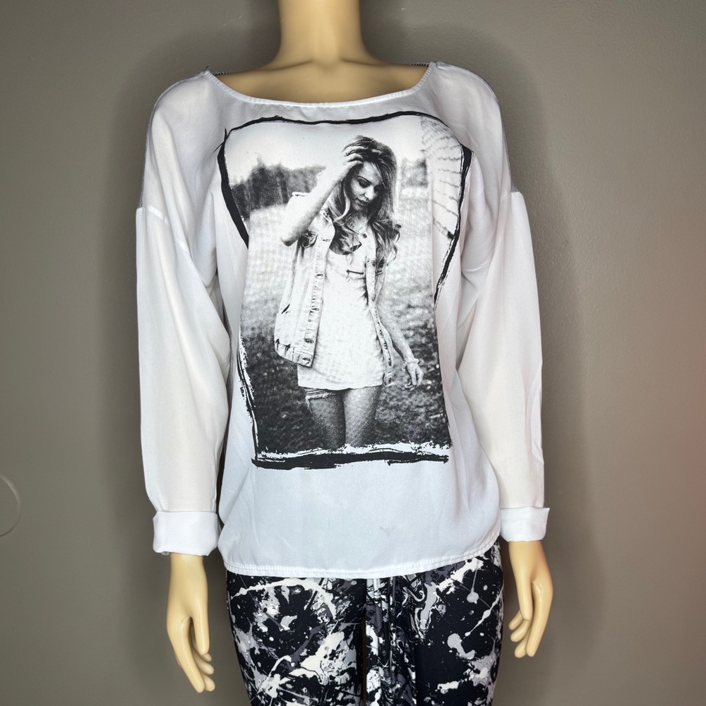 Women's White Graphic Long Sleeve Top